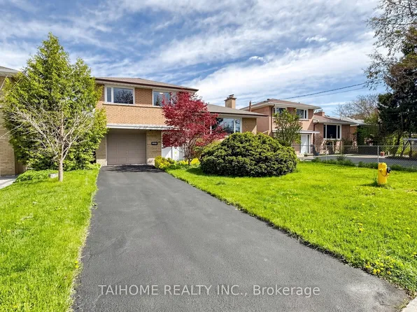 72 Bowerbank Dr, Toronto, ON M2M 2A1