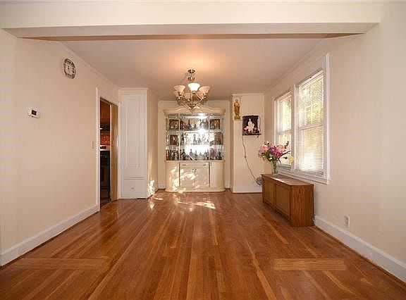 3rd image of 8 Oakland Ave