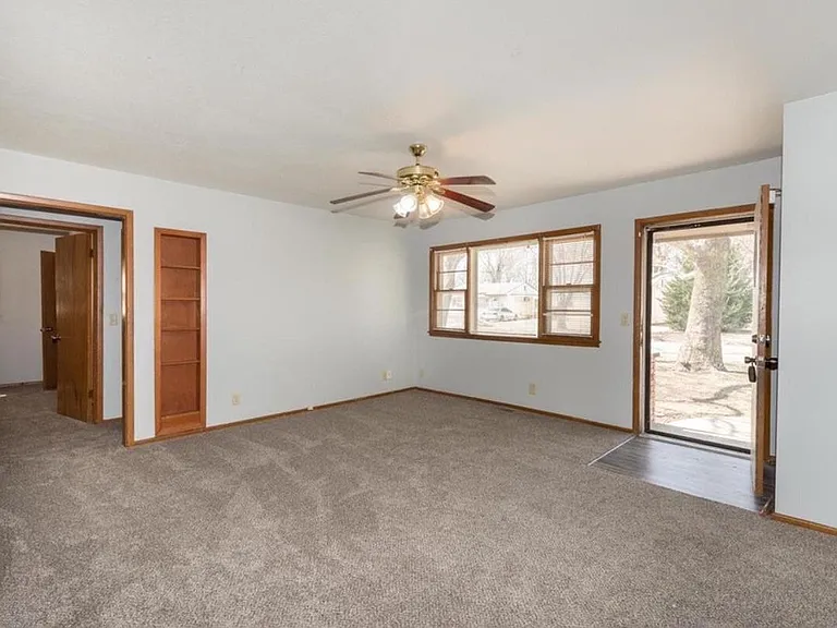 446 Elm Ave — Photo 3