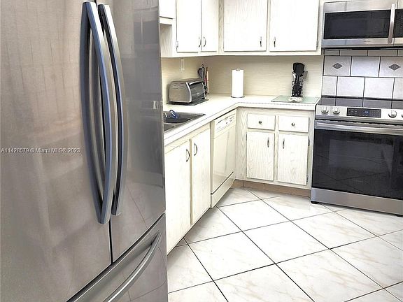 5th image of 525 N Ocean Blvd APT 623
