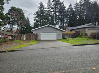 395 Radar Rd, Coos Bay, OR 97420