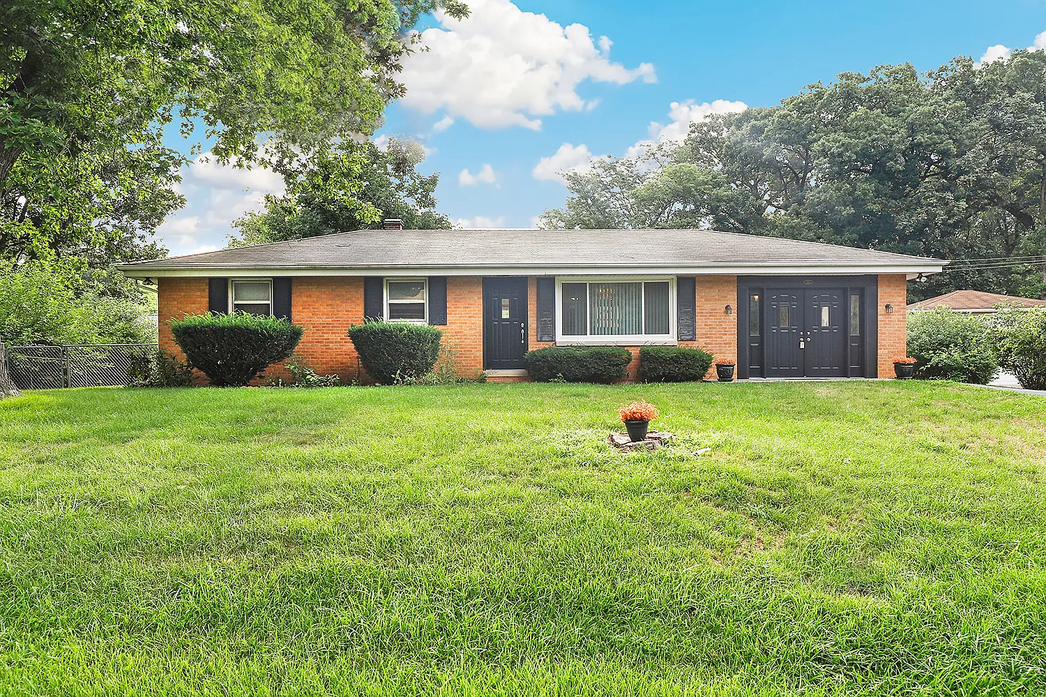 324 Parkshore Dr photo 1