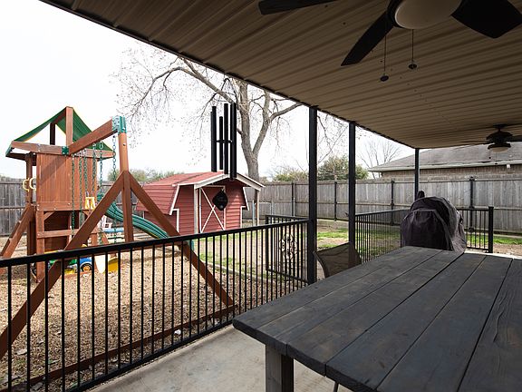 4th image of 3404 Willowglen Dr