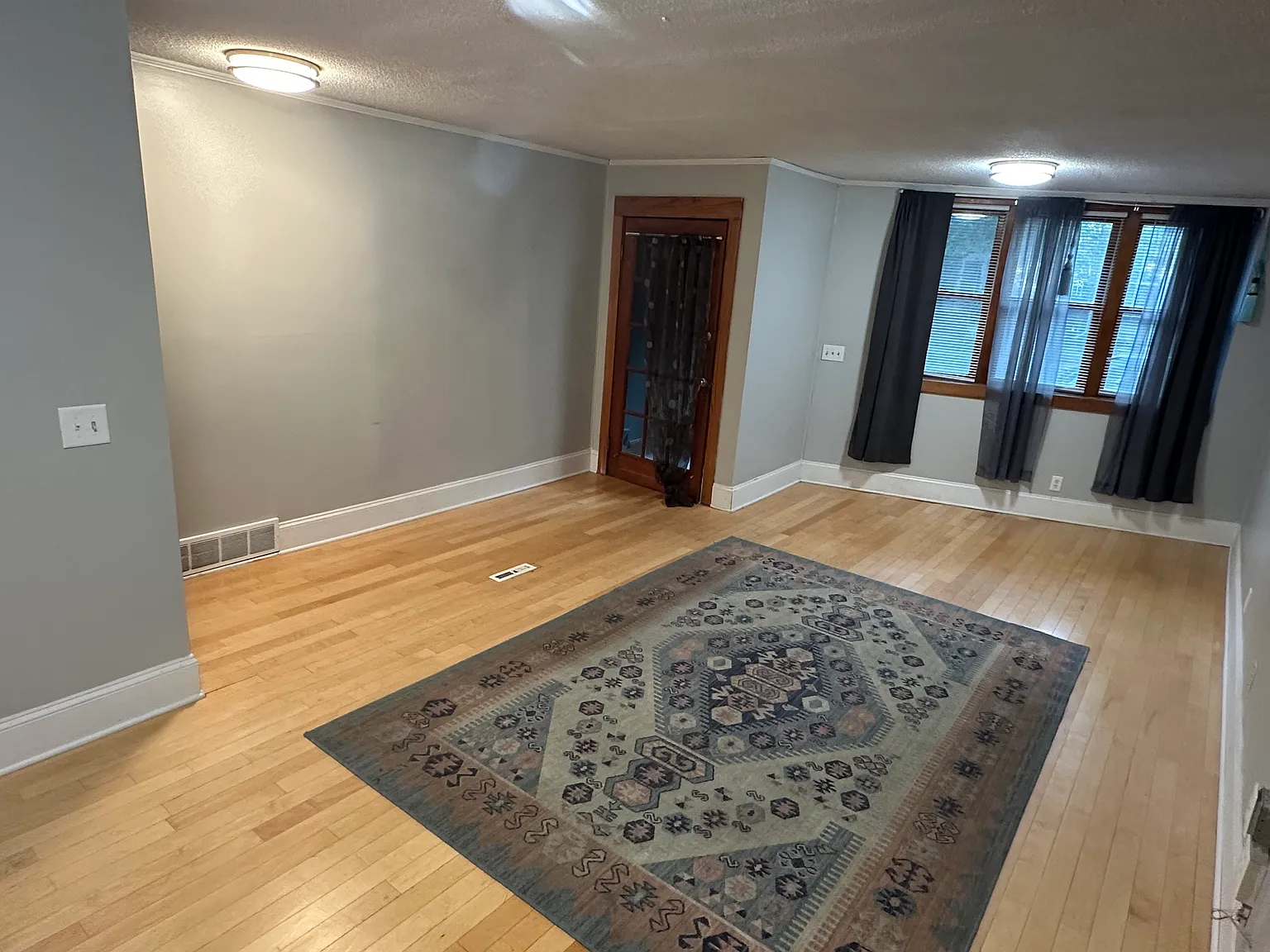 2653 Dupont Avenue S — Photo 2