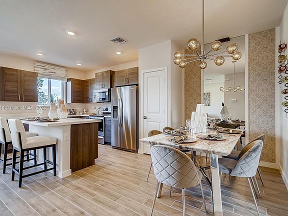 3rd image of 1006 SE 23rd Ave #0