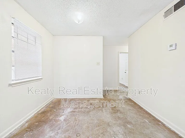 102 Dorchester St #A — Photo 15