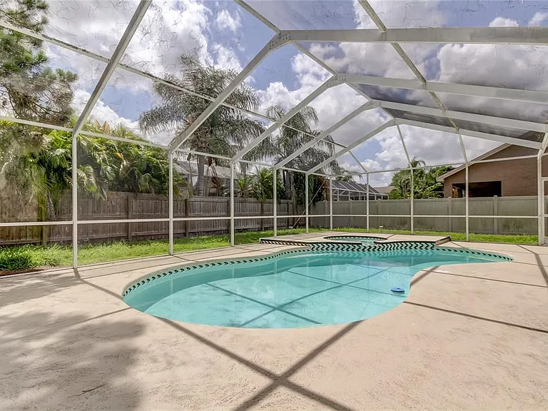 9401 Woodbay Dr — Photo 39