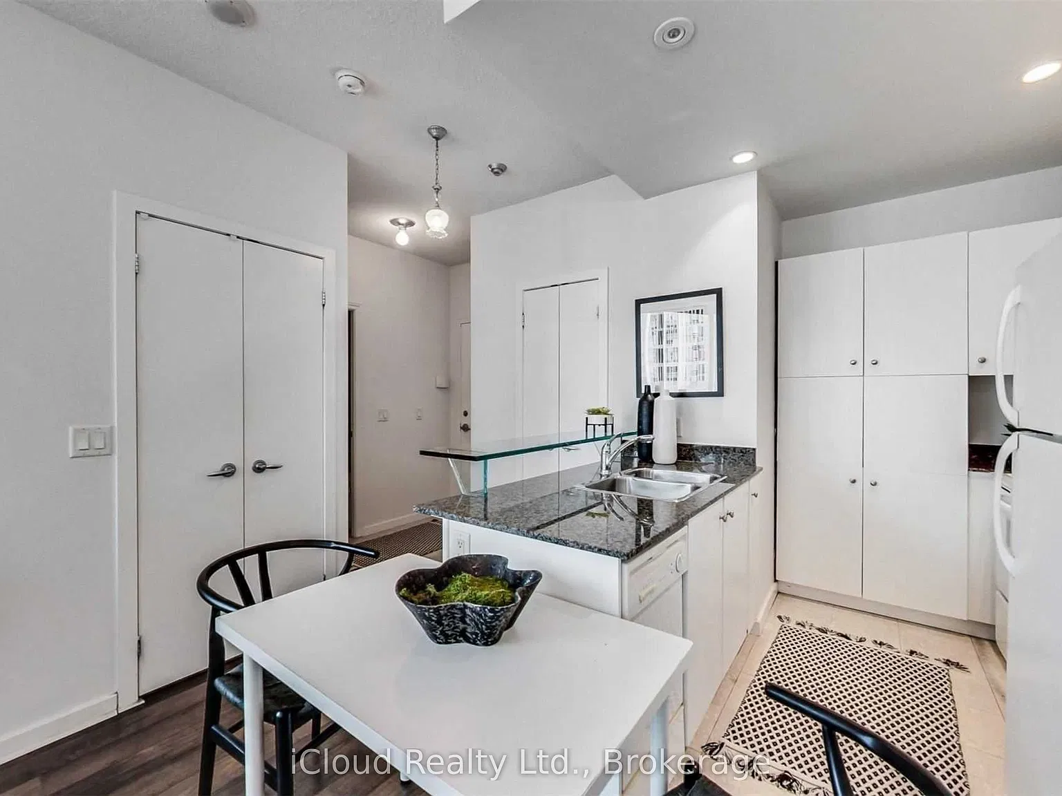 Studio, $2,200 — Photo 4