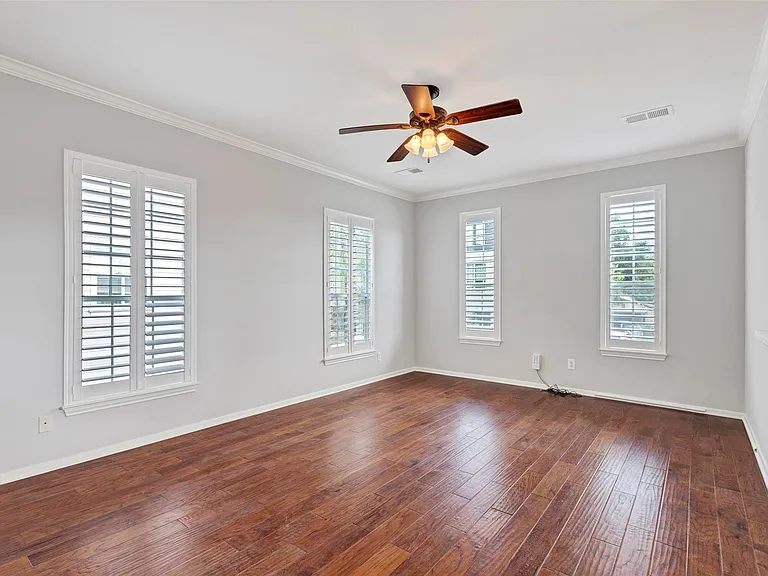 1508 Crocker St — Photo 9