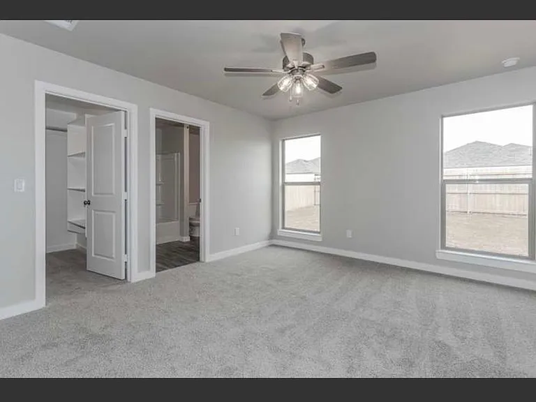 2910 Yellowstone Ct — Photo 3