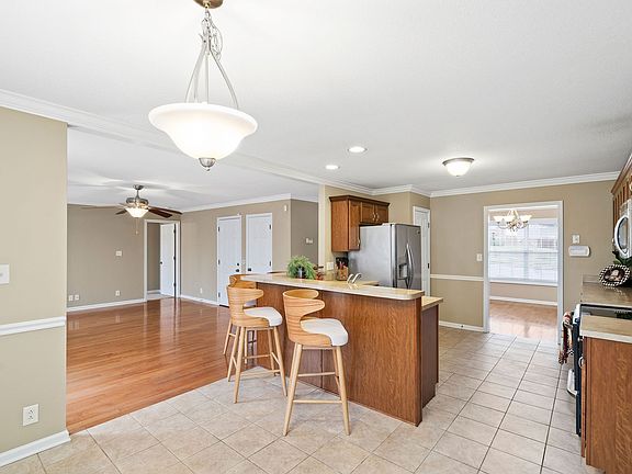 3rd image of 1808 Patricia Dr