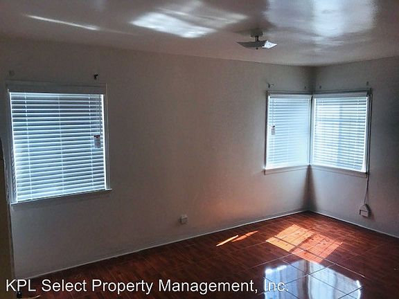 3rd image of 872 S Gramercy Pl APT 9