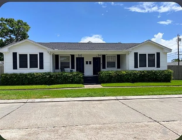 910 Toulouse St — Photo 1