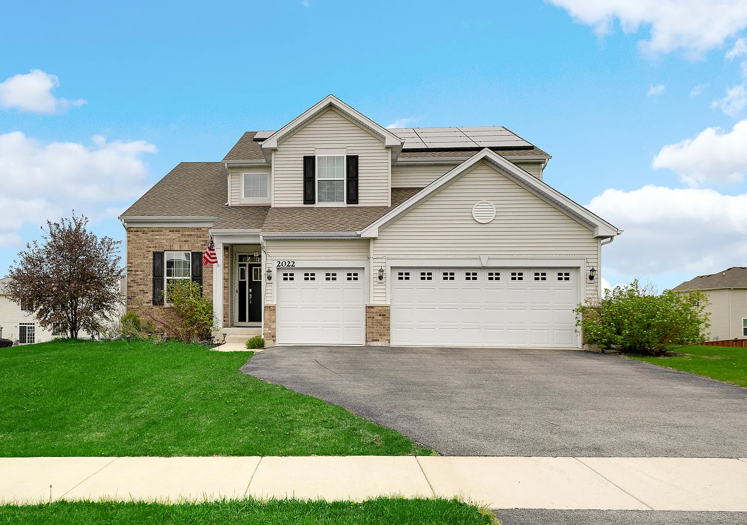 4 bed, 3.5 bath, 3986 sqft, $3,900 — Photo 2