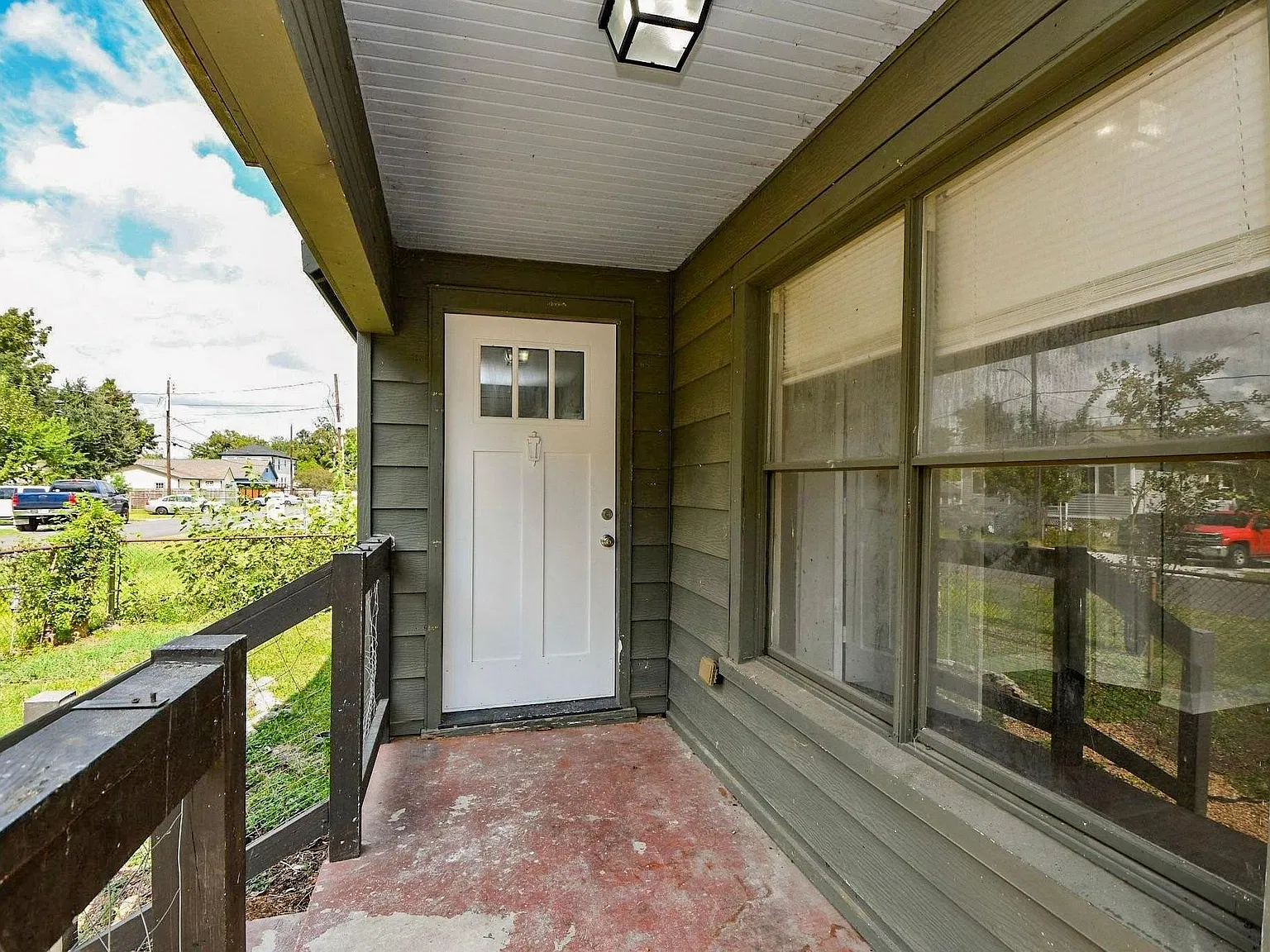 3 bed, 1.5 bath, 990 sqft, $1,300 — Photo 3