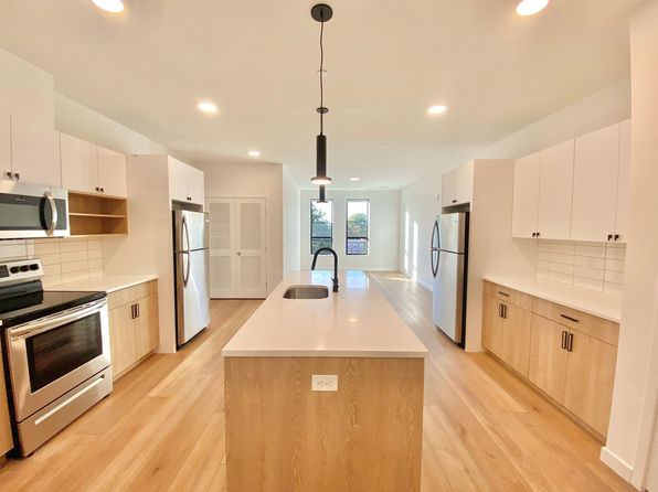 104 Howe St #306