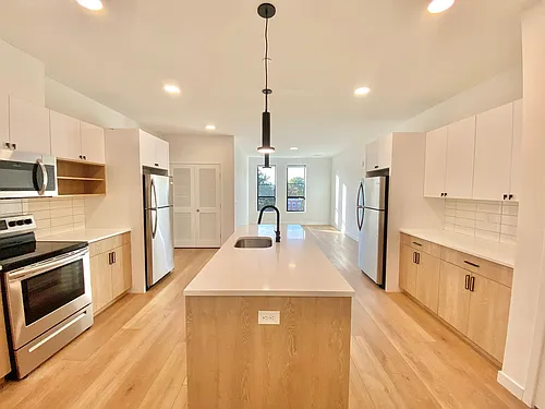 104 Howe St Photo 1