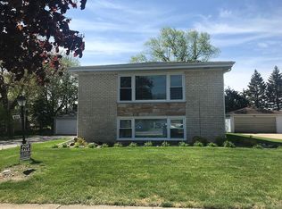 16W671 56th Pl, Clarendon Hills, IL 60514