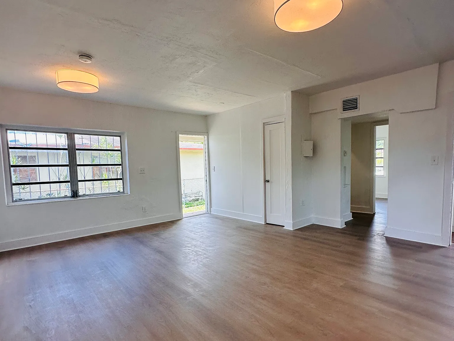 1 bed, 900 sqft, $1,700 — Photo 2