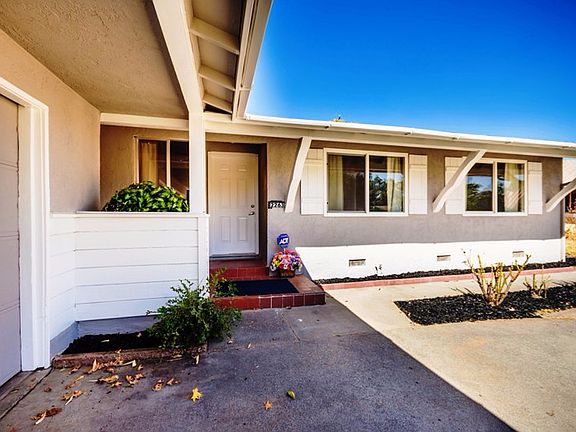 3rd image of 2263 Kenworthy Way