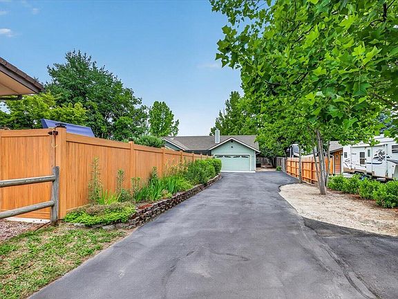 5th image of 1222 Monroe Way