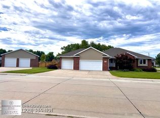 4043 Sandalwood Dr, Grand Island, NE 68803