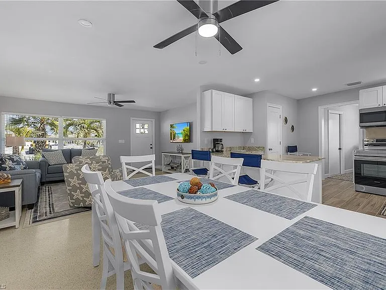 2 Fairview Blvd — Photo 5