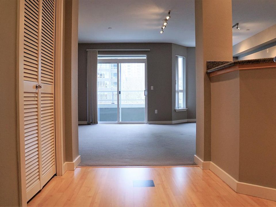 1st image of 925 110th Ave SE #408