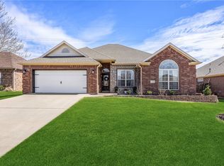 6203 S 36th St, Rogers, AR 72758