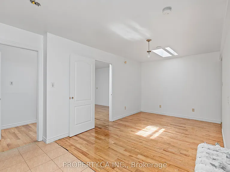 1989 Yonge St #100 — Photo 11