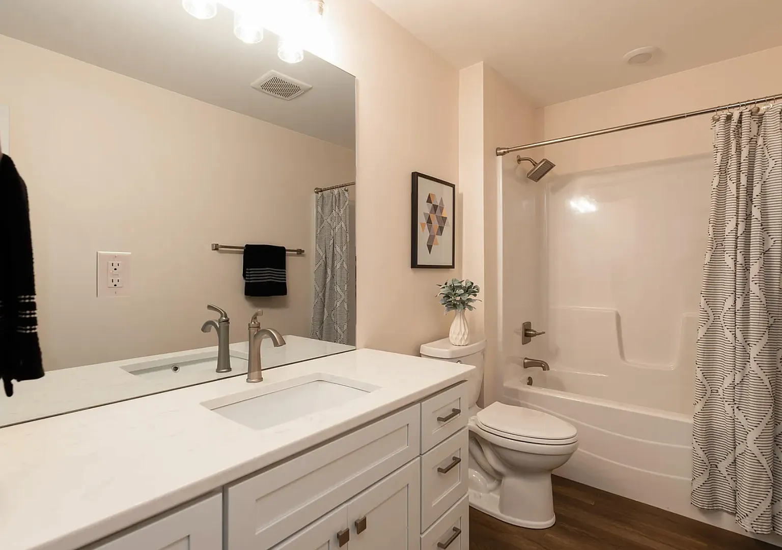 Beautiful New Home for RENT in NW Bismarck — Photo 4