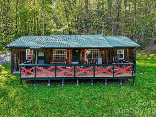 28 Mull Cove Rd, Maggie Valley, NC 28751