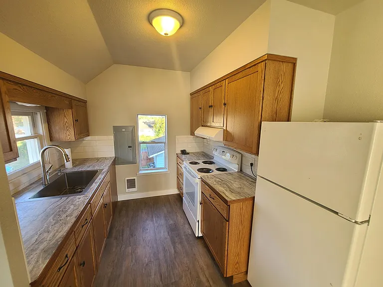 45 SW 4th St #B — Photo 3