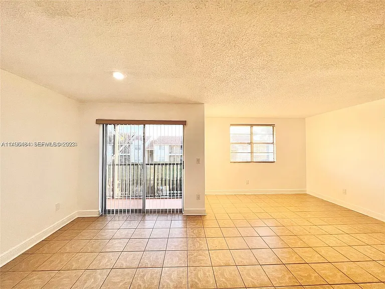 1227 SW 46th Ave #304 — Photo 9
