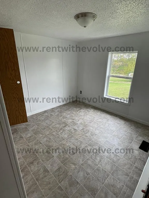 1392 N. 200 W. Winchester, IN — Photo 3