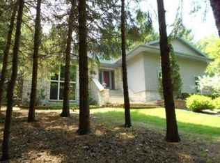 S67W24495 Skyline Ave, Waukesha, WI 53189
