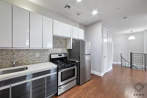 Rented by ERNY LLC | media 13