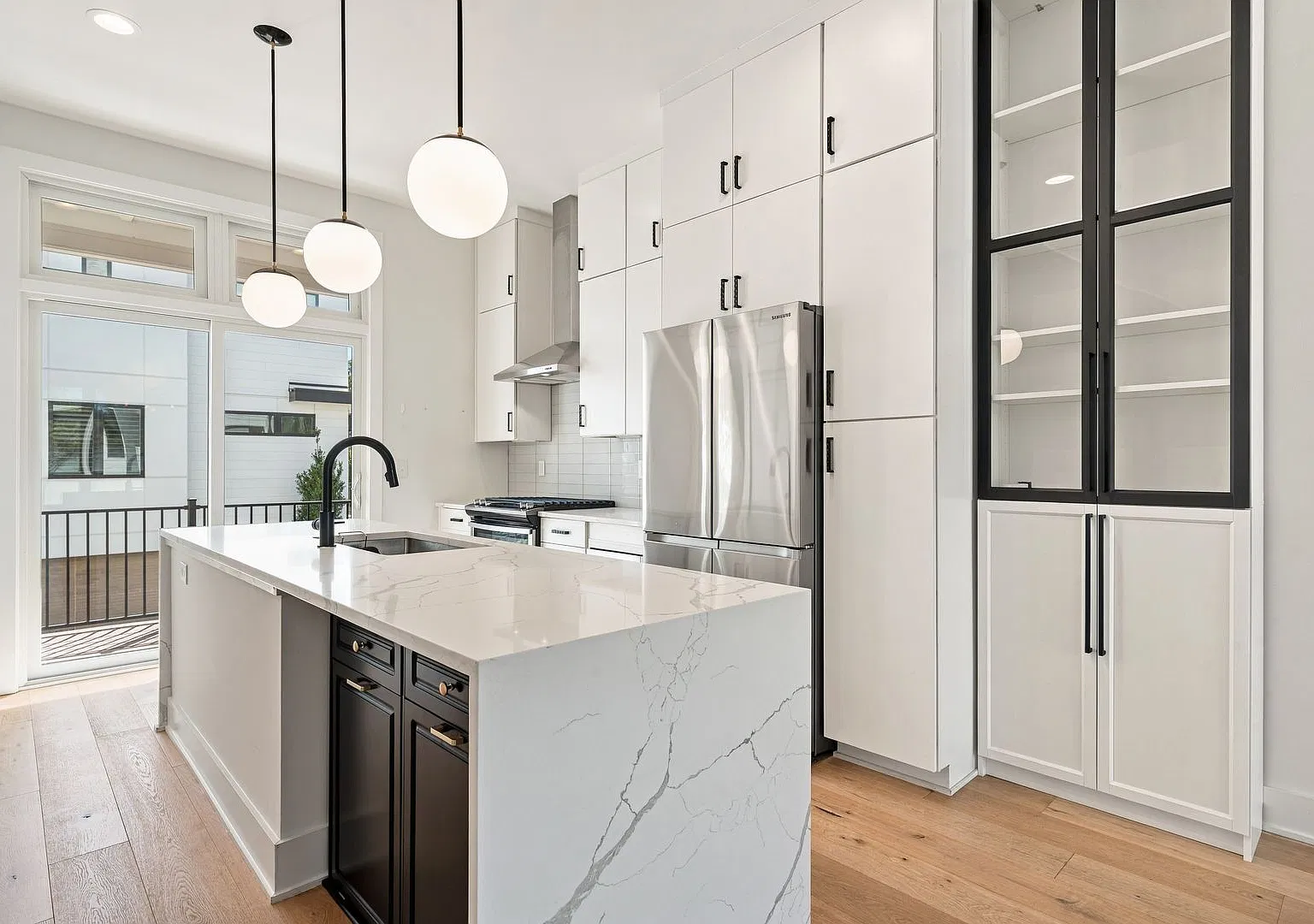 2 bed, 2.5 bath, 1576 sqft, $3,199 — Photo 2