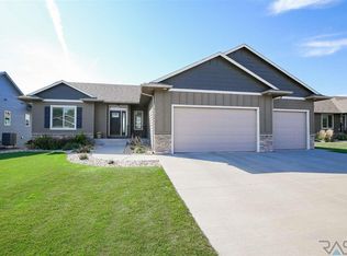 6905 S Shadow Cir, Sioux Falls, SD 57108