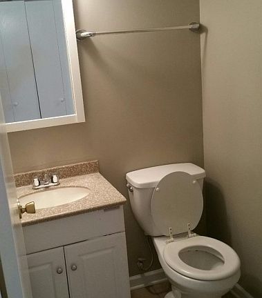5th image of 1152 W 59th Pl