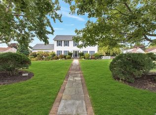 220 N Cross Rd, Cutchogue, NY 11935