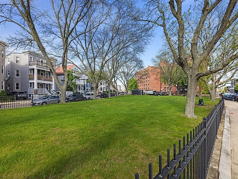 28 Edison Grn #B — Photo 13