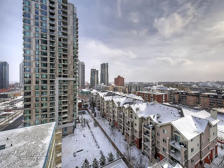 135 13th Ave SW #911 — Photo 22
