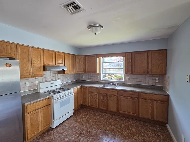 565 Bergen St #3 — Photo 5