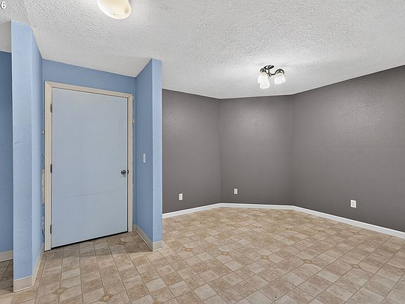 3rd image of 8720 SW Tualatin Rd APT 210