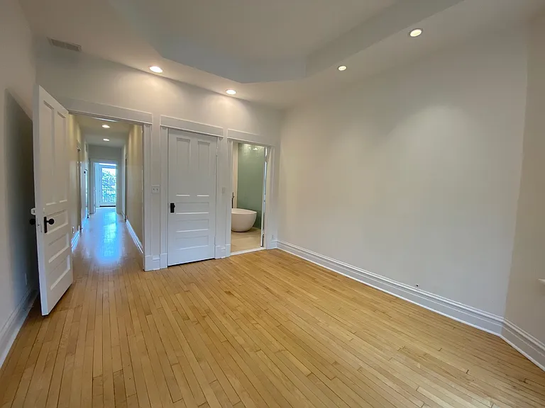 2441 N Mozart St — Photo 12