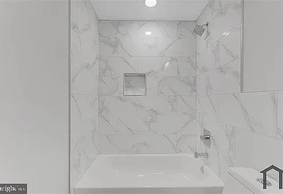 4th image of 1229 W Hilton St #C