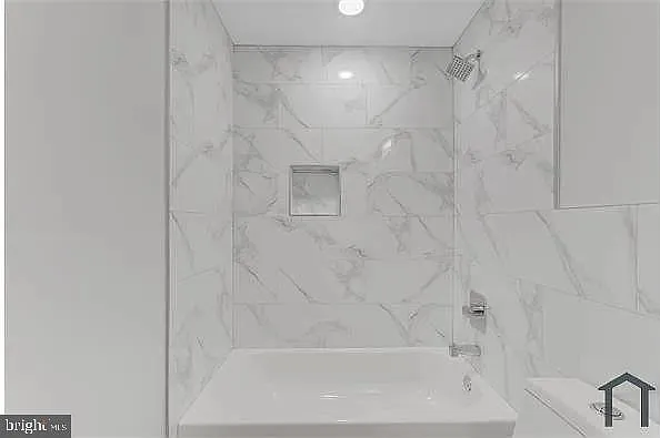 1229 W Hilton St #C — Photo 4