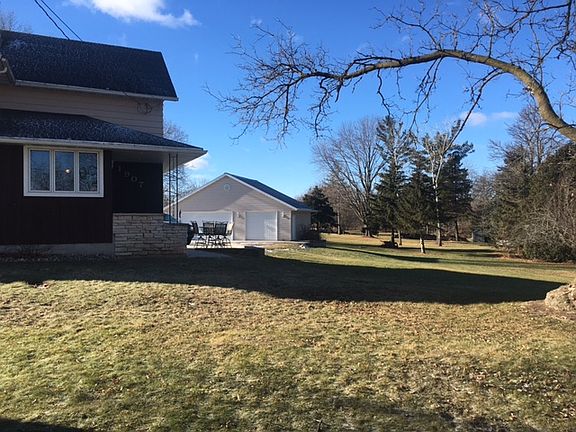 3rd image of 1907 Clark Dr