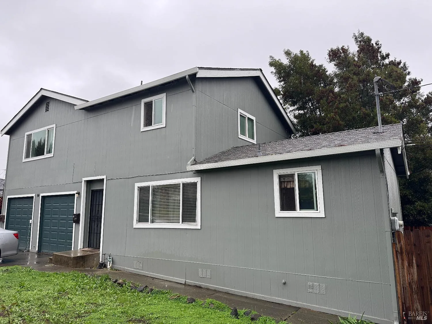 54 Reis Ave photo 1